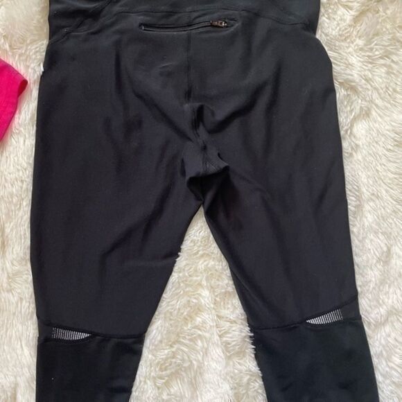 2 pc Nike workout lot. 1 pair Medium black leggings & 1 size small dry fit tee - Picture 5 of 10
